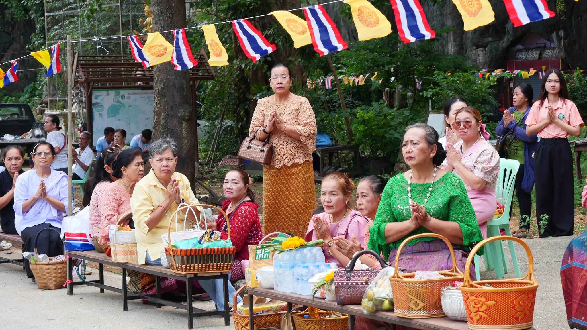พุทธศาสนิกชนชาวสระแก้ว ร่วมสืบสานประเพณีตักบาตรเทโวโรหณะ &ldquo;วัดถ้ำเขาฉกรรจ์&rdquo; ประจำปี 2569 ณ อำเภอเขาฉกรรจ์ จังหวัดสระแก้ว